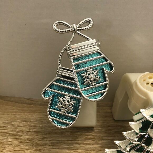 Bath & Body Works Wallflower Plug In LOT Christmas Tree Santa Hat Mittens Ho Ho - Picture 2 of 5